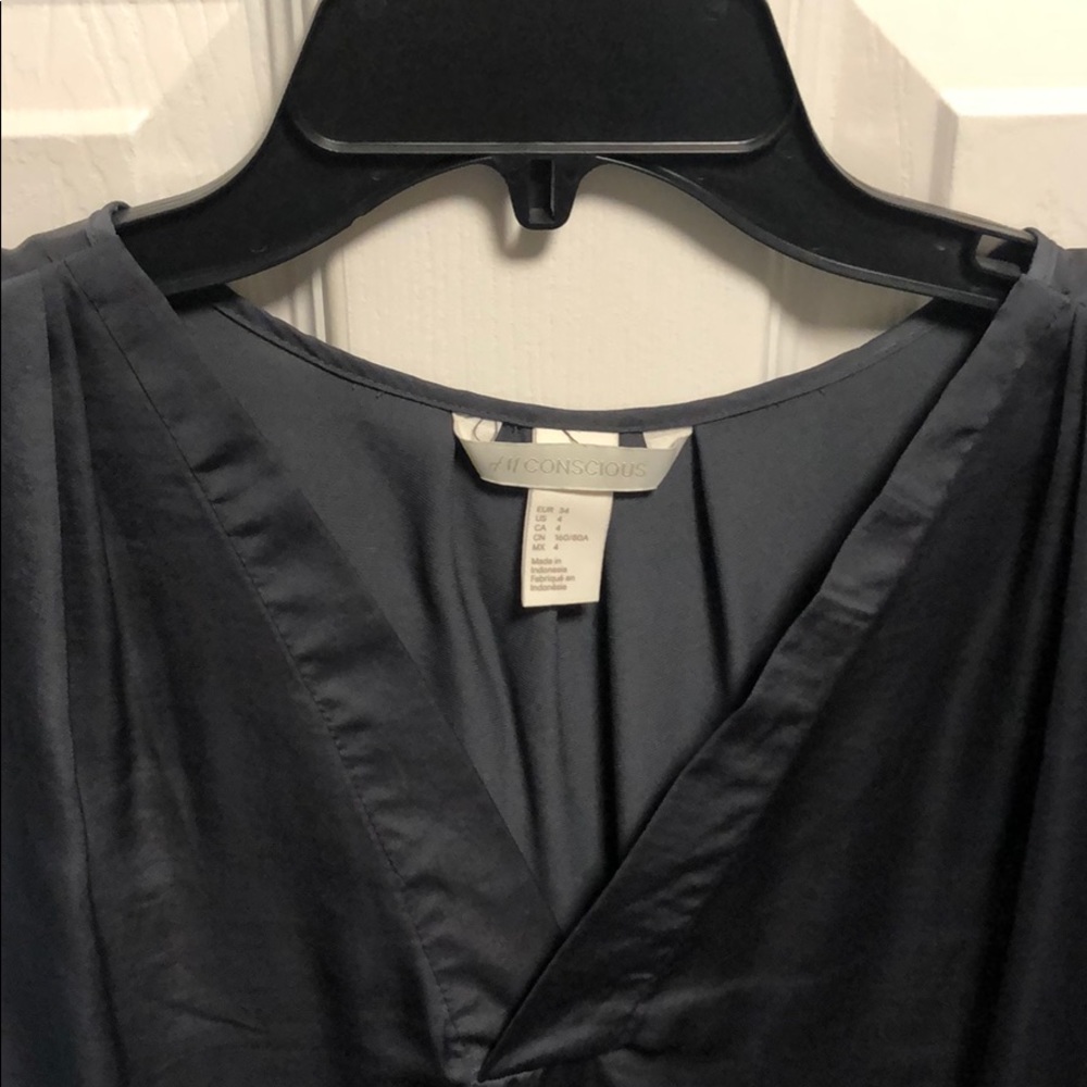 H&M s/s blouse - Picture 2 of 2